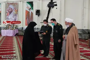 تقدیر از بانوان محجبه توسط سپاه ناحیه نهاوند