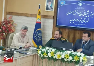 تربیت جوانان مؤمن انقلابی در تبیین دستاوردهای انقلاب
