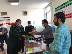 تجلیل فرمانده سپاه شاهرود از معلمان به روایت تصویر