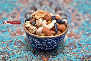 ۱۰۰ بسته معیشتی شب یلدا بین خانواده&zwnj;های نیازمند دوراهک توزیع شد