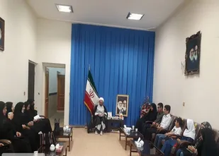 دشمن زیبایی های توخالی غرب را در چشمان نسل جدید ایرانی بزرگنمایی می کند