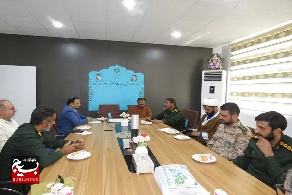 دیدار جمعی از پاسداران سپاه لارستان با مدیر و معاونین آموزش و پرورش شهرستان