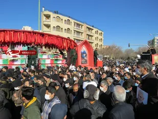 حضور مسئولین و کارکنان سپاه ناحیه امام رضا (ع) در تشیع شهدای تازه تفحص شده