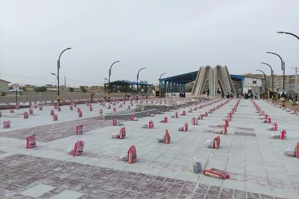 توزیع ۲هزار بسته معیشتی در بین محرومین و نیازمندان لارستان