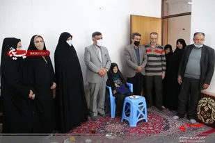 مدیر کل آموزش و پرورش استان سمنان با خانواده شهید علی اکبر عوض در سرخه دیدار کرد