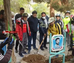 کاشت درخت مقاومت به مناسبت هفته بسیج در نجف آباد