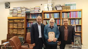تقدیر رئیس سازمان بسیج علمی از چهره ماندگار فیزیک ایران