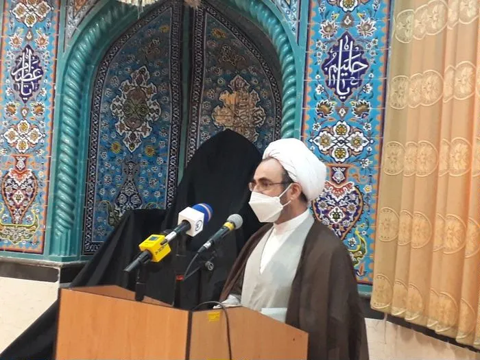 نسل جدید به جای قهرمانان خیالی ایثارگران را الگو قرار دهند