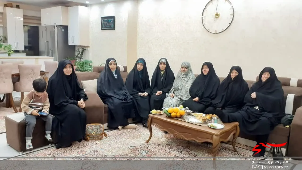تجلیل بسیجیان پایگاه ریحانه النبی(س) از خانواده «شهیدان اقلیمی»
