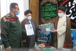 تجلیل سپاه استان سمنان و ناحیه دامغان از امام جمعه این شهرستان