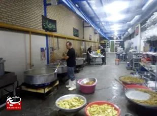 طبخ ۳۶۰۰  غذای گرم در دهه نخست محرم برای کارگران گرمساری