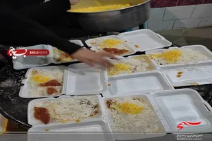 طبخ و توزیع ۶٠٠ پرس غذای گرم در زاهدان