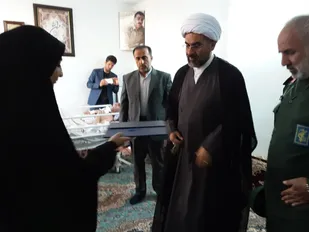 دیدار فرمانده و نماینده، ولی فقیه در سپاه بیت&zwnj;المقدس کردستان با جانباز ۷۰ درصدی سنندجی