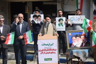 دانشگاهیان گرگان روز پرچم را گرامی داشتند