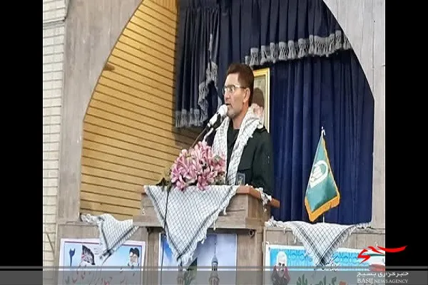 دشمن ضد ارزش‌ها را به جای ارزش‌ها در جامعه گسترش داده است