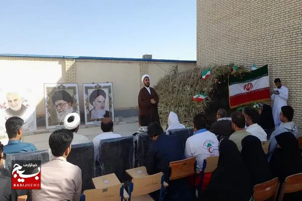 دشمن با ترویج تمدن گرایی اصرار بر کشف حجاب در میان خانواده ها دارد