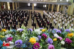 اجرای سرود &laquo;سربازان فرمانده&raquo; در حسینیه امام خمینی (ره) همدان