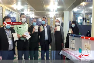 حضور مسئولین شهرستان سرخه در نخستین ساعات آغاز رای گیری بر پای صندوق های رای