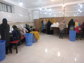 در کارگاهی که امید، دو شیفت کار می‌کند