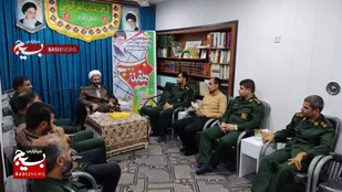 بسیج مظهر یک وحدت مقدس در میان جامعه است