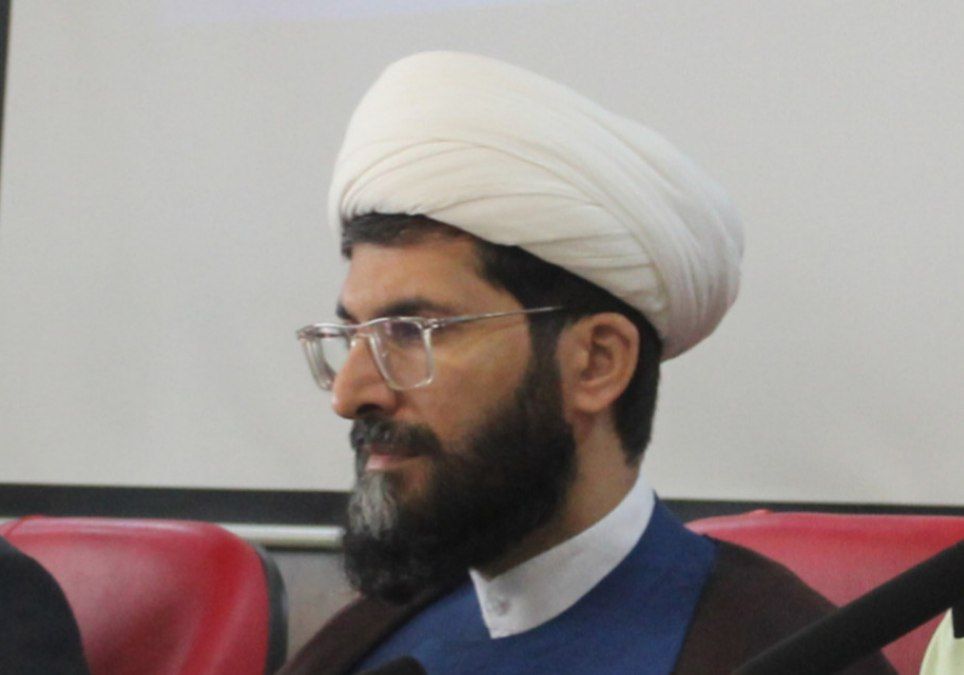 مسئولان باید با آرایش جنگی به مقابله با توطئه‌های دشمن بروند
