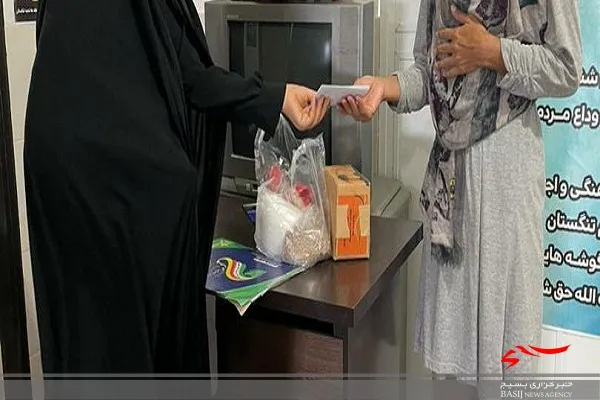 توزیع کمک های مومنانه به همت گروه جهادی شهیده فریده  آل سیاحی حوزه الزهراس تنگستان