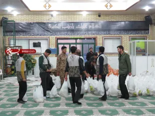 در یلدای مهربانی ۳۰۰ بسته مواد غذایی و میوه به دست مردم فریدن رسید
