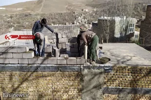 تعمیر و مرمت منزل مسکونی خانواده نیازمند توسط بسیجیان همدانی