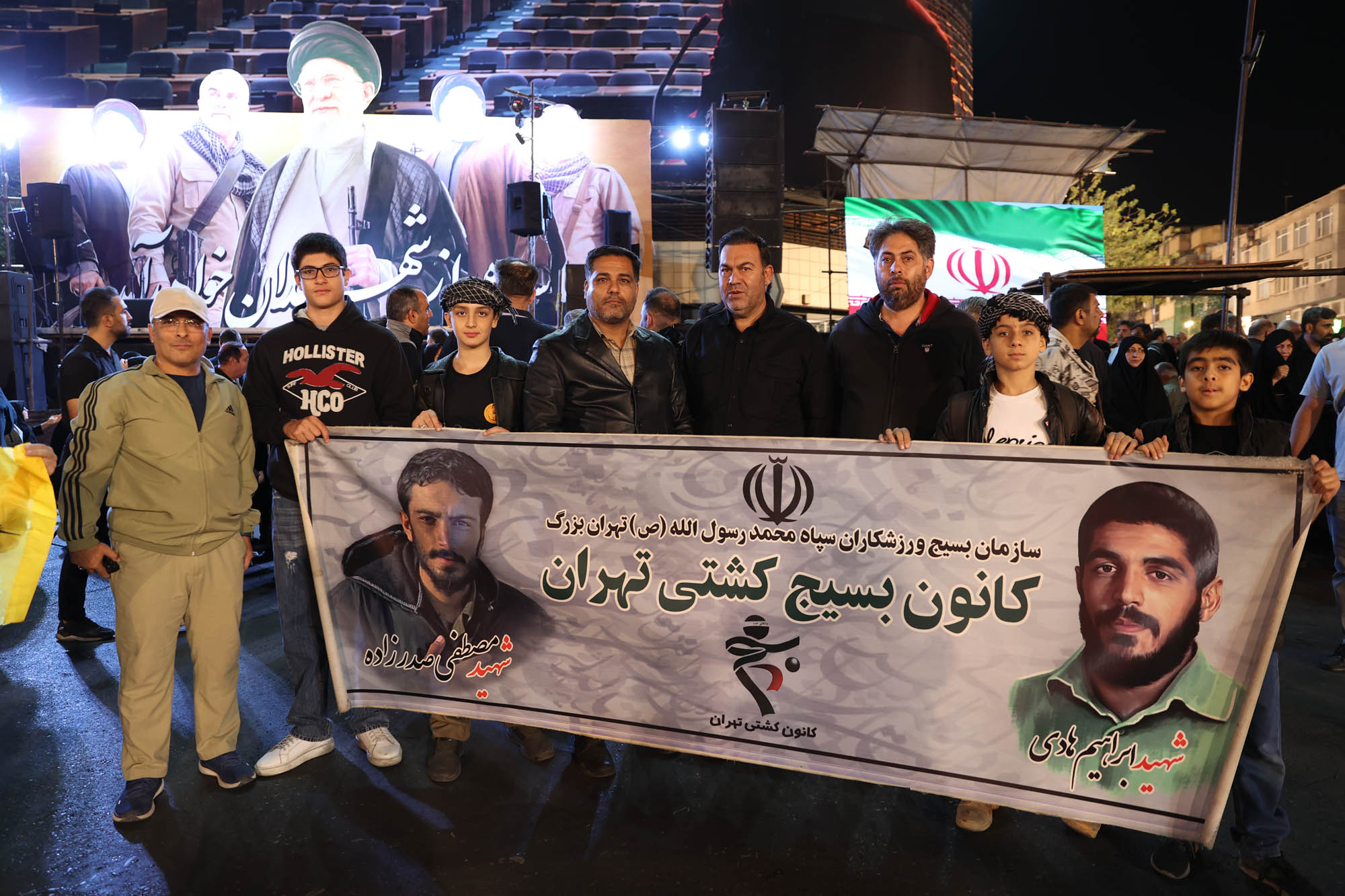 اجتماع بزرگ جامعه ورزش و جوانان «ورزش، جان‌فدای ایران» در میدان انقلاب