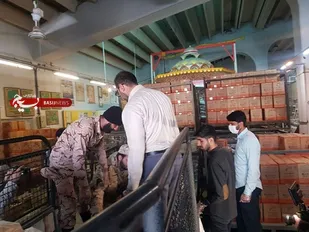 بسته حمایتی بین خانواده های بی بضاعت و آسیب دیده از بیماری کرونا توزیع شد