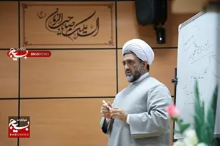 مهمترین ویژگی انقلاب اسلامی پیوند مردم و ولایت است/ حفظ اسلام و نظام اسلامی رسالت اصلی طلاب است