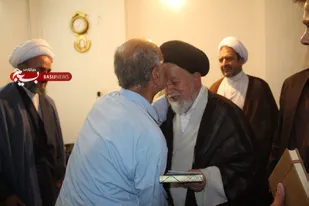 دیدار نماینده ولی فقیه در استان سمنان با خانواده شهدا شاهرود+تصاویر