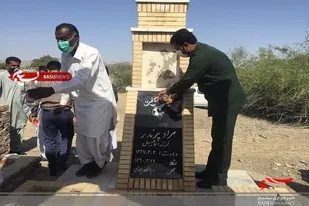 غبار روبی مزار شهید پدندر در دومین روز از دهه مبارک فجر در نگور چابهار
