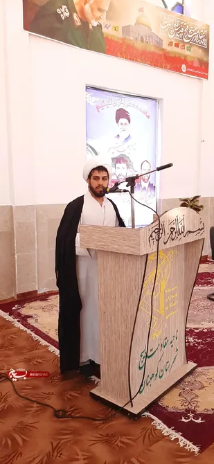 باید در زندگی به شهدا و خانواده شهدا به چشم ادب نگاه کنیم.