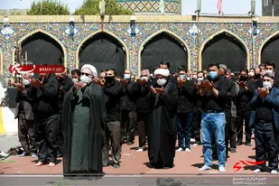 برپایی مراسم عزاداری و نماز ظهر عاشورا در میدان امام خمینی (ره) شهرستان اشتهارد