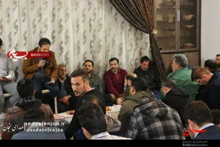 محفل شعر با حضور فرمانده ناحیه لنجان وشعرای استان درمنزل شهید باغبانی لنجان