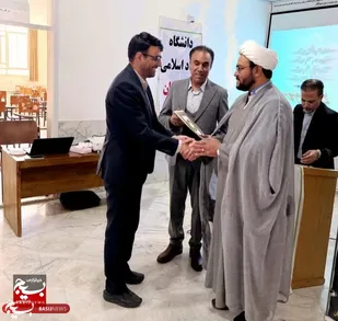 تجلیل از مجاهدت&zwnj;های علمی اساتید دانشگاه آزاد کوهبنان/ بصیرت، راهکار اصلی مقابله با جنگ نرم

&zwnj;