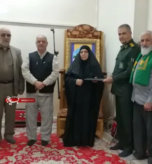 دیدار مسئولین سپاه با خانواده شهدای مدافع حرم خرمشهر