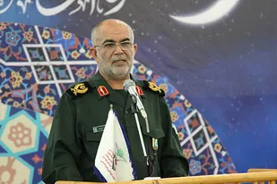 گلزار شهدای شهر بوشهر غبارروبی و عطرافشانی شد
