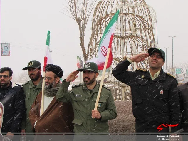 اهتزاز پرچم جمهوری اسلامی ایران