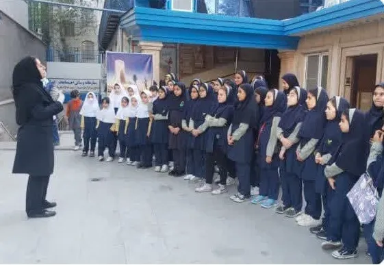 بازدید دانش آموزان از مرکز هماهنگی، کنترل و پایش سامانه‌های راهبردی شبکه  آبفای منطقه ۶( شهرری)