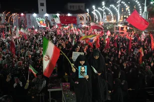 امنیتِ این سرزمین، وامدار دستانی&zwnj;ست که فرزندانشان را به راهِ ایران سپردند/&nbsp;&nbsp;

قامتِ فرماندهی که به نمایندگی از مردم ایران، پیشِ مادران شهدا خم شد