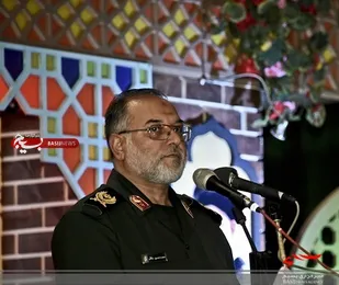 مسئولانی که دنبال مذاکره با آمریکا هستند ذلیل شده اند/ تا پای جان برای تداوم انقلاب ایستاده ایم