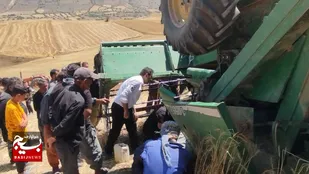 نجات راننده کمباین از مرگ حتمی در اردبیل