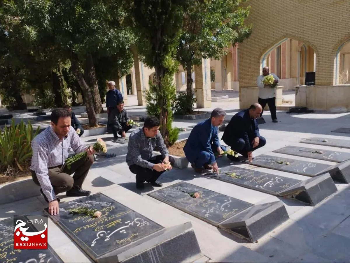 غبارروبی گلزار شهدا فارسان و جونقان در هفته دولت