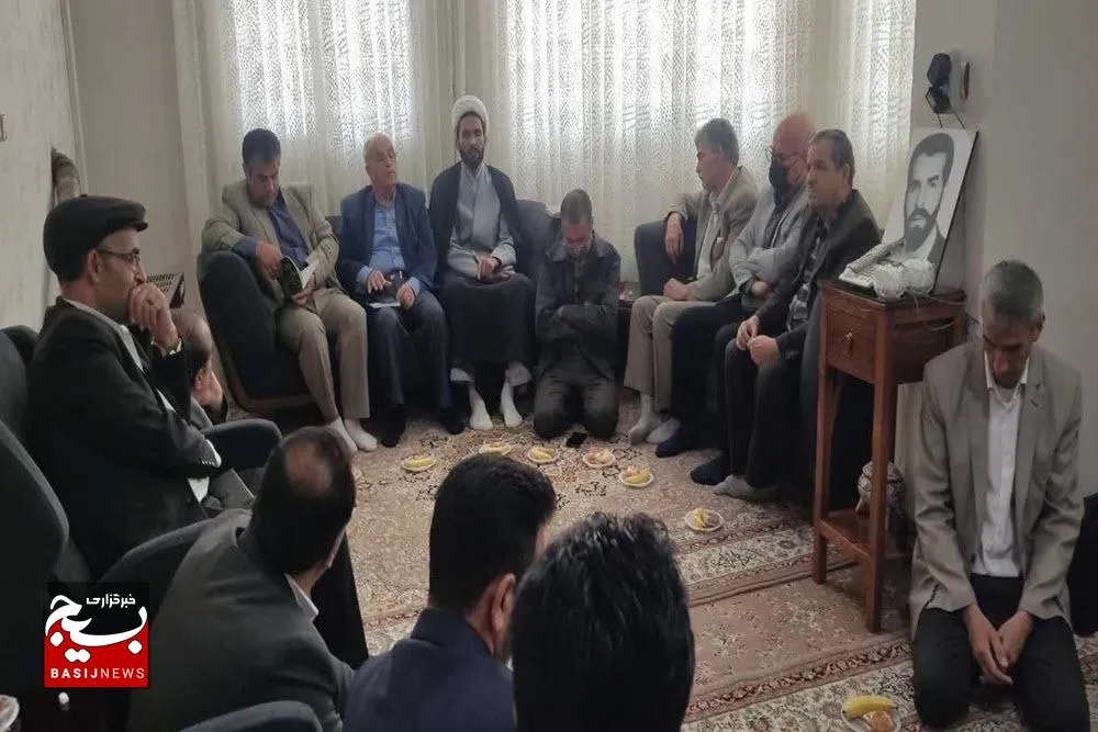 یادواره خانگی شهید هنرمند منوچهر شعبانی در اسدآباد برگزار شد