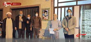 نصب تمثال شهدا در سردرب منازل شهدا ءشهرستان نطنز