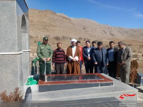 مراسم گرامیداشت دهه فجر انقلاب اسلامی و گلباران مزار مطهر تک شهید روستای الرج