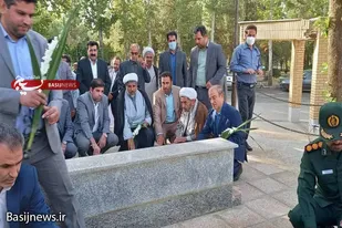 آیین غبارروبی و عطرافشانی گلزار مطهر شهدای نهاوند به مناسبت هفته قوه قضاییه