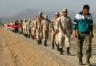 راهپیمایی برد بلند رزمندگان تیپ44 قمربنی هاشم(ع)